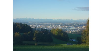 Hochzeit - Oberösterreich - Atemberaubende Aussicht bis zu den Alpen - Abbrandtnergut auf dem Balkon von Linz
