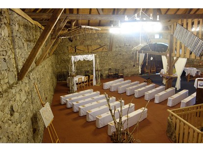Hochzeit - Art der Location: Bauernhof/Landhaus - Zeremonie im Stadl - Abbrandtnergut auf dem Balkon von Linz