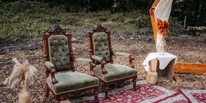 Hochzeit - Hochzeitsessen: À la carte - Erkrath - Nahaufname der Sessel - Gasthaus In Der Strassen