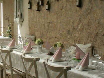 Hochzeit - Art der Location: Gasthaus - Bei der Bestuhlung, Deko und Raufgestaltung stehen euch bei uns alle Möglichkeiten offen. - Heuriger Habacht