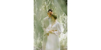Hochzeit - Klimaanlage - Fotoshooting unter der Weide. - Gartenglück Wegendorf