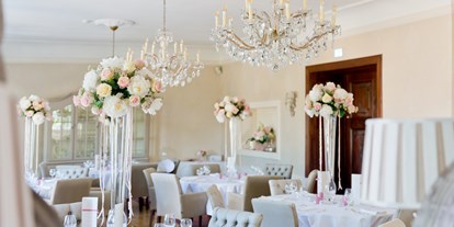 Hochzeit - nächstes Hotel - Mecklenburg-Vorpommern - Festsaal dekoriert - Schloss Krugsdorf Hotel & Golf