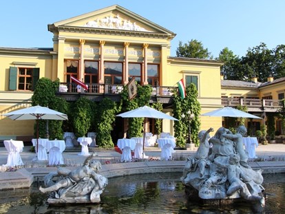 Hochzeit - nächstes Hotel - Mondsee - Sektempfang vor der Kaiservilla - Kaiservilla Bad Ischl