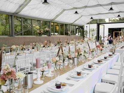 Hochzeit - Geeignet für: Vernissage oder Empfang - Höbersdorf - Tafel im Gewächshaus - Donati Garten