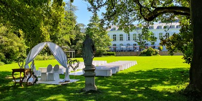 Hochzeit - Art der Location: Hotel - Niederzier - Die riesige Gartenanlage des Schloss Rahe lädt zu einer Gartenhochzeit mit Stil. - Schloss Rahe GmbH