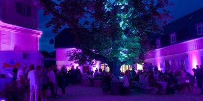 Hochzeit - Geeignet für: Seminare und Meetings - Neudrossenfeld - Schlosshof beleuchtet - Schloss Falkenhaus