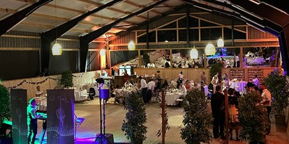 Hochzeit - externes Catering - Neudrossenfeld - Eventhalle am Abend - Schloss Falkenhaus