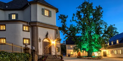 Hochzeit - Neudrossenfeld - Schlosshof bei Nacht - Schloss Falkenhaus