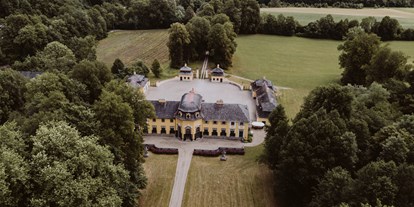 Hochzeit - Umgebung: im Park - Oberösterreich - Schloss Neuwartenburg