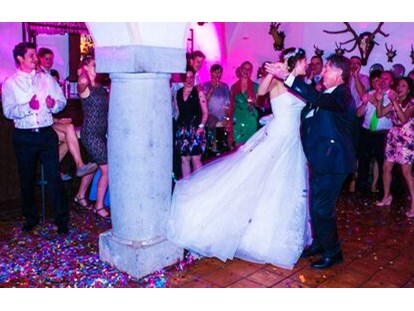 Hochzeit - wolidays (wedding+holiday) - St. Oswald (St. Oswald) - An der Tanzbar im Schloss Ernegg lässt sich die Hochzeit bis in die Nachtstunden feiern. - Schloss Ernegg