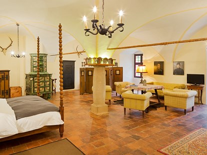 Hochzeit - nächstes Hotel - Österreich - Nach dem Tanzen geht es dann in eine der vielen Suiten des Schloss Ernegg - am Bild - die Waffenkammer... - Schloss Ernegg