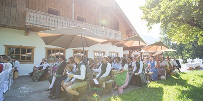 Hochzeit - Hochzeits-Stil: Urban Chic - Hallstatt - Eheschließung im Freien im Laimer Urschlag in Strobl. - Laimer-Urschlag