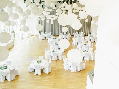 Hochzeit - Art der Location: Wintergarten - Im stimmungsvollem Festsaal (bis 350 Personen) können die Tische flexibel gestellt werden. - Das Schloss an der Eisenstrasse****