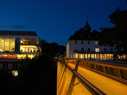 Hochzeit - Umgebung: in einer Stadt - Österreich - Das Schloss an der Eisenstrasse stimmungsvoll beleuchtet. - Das Schloss an der Eisenstrasse****