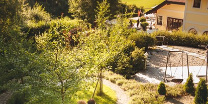 Hochzeit - Umgebung: in den Bergen - "Herzerlplatzerl" im Garten - Ansitz Wartenfels