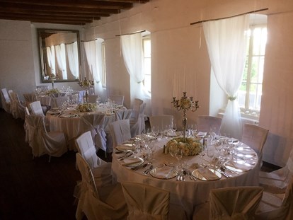 Hochzeit - Art der Location: Schloss - Runde Tische in allen Größen von 6 bis 12 Personen  im Kastell Stegersbach - Kastell Stegersbach
