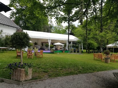 Hochzeit - Art der Location: im Freien - Feiern Sie Ihre Hochzeit in der Gartenanlage des Mozarthaus in St. Gilgen. - Mozarthaus St. Gilgen am Wolfgangsee