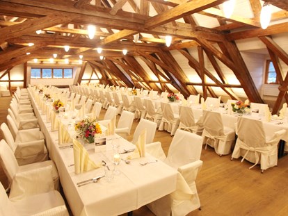 Hochzeit - Festzelt - Der Falkensteinsaal mit Platz für bis zu 150 Personen mit seinem einmaligen Ambiente und Blick auf den See. - Mozarthaus St. Gilgen am Wolfgangsee