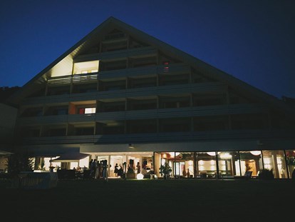 Hochzeit - Art der Location: Restaurant - Neudörfl (Neudörfl) - Die Krainerhütte bei Nacht.
Foto © thomassteibl.com - Seminar- und Eventhotel Krainerhütte
