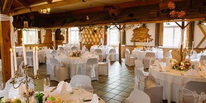 Hochzeit - Geeignet für: Hochzeit - Oberösterreich - Hochzeit 20.06.2015
Hier sieht man noch einmal den unteren Saalbereich mit runden Tischen und den Hussen. - Gasthof Wösner