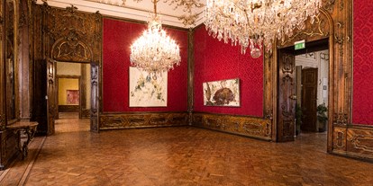 Hochzeit - Art der Location: Schloss - Bad Vöslau - Der Roter Salon des Palais Schönborn-Batthyány in Wien. - Palais Schönborn-Batthyány