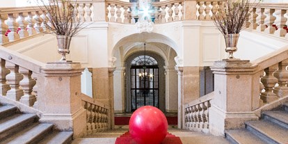 Hochzeit - Art der Location: Schloss - Bad Vöslau - Die Feststiege im Palais Schönborn-Batthyány in Wien. - Palais Schönborn-Batthyány