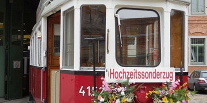 Hochzeit - Hochzeits-Stil: Urban Chic - Wien-Stadt Landstraße - Heiraten in einem Wiener-Wahrzeichen. - Hochzeits-Bim