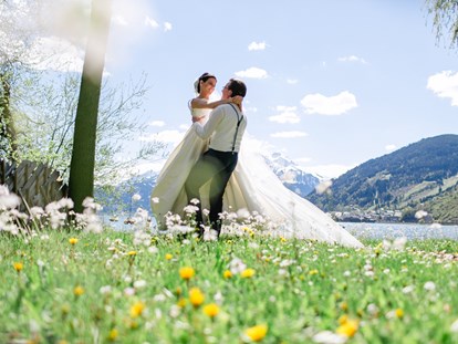 Hochzeit - Umgebung: am Land - Romantische Fotos am Zeller See - Schloss Prielau Hotel & Restaurants