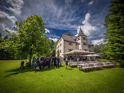 Hochzeit - barrierefreie Location - Feiern im Schlossgarten - Schloss Prielau Hotel & Restaurants