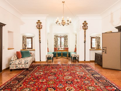 Hochzeit - Preisniveau: günstig - Suite Vorraum - perfekt für die standesamtliche Trauung - Schloss Prielau Hotel & Restaurants