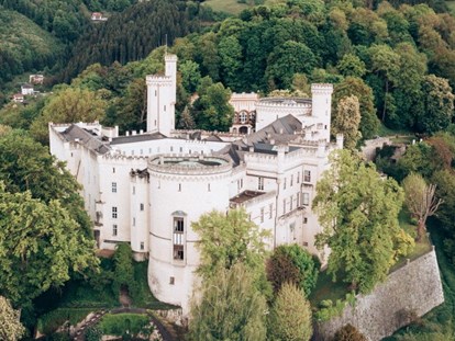 Hochzeit - Umgebung: im Park - Schloss Wolfsberg in Kärnten - Schloss Wolfsberg