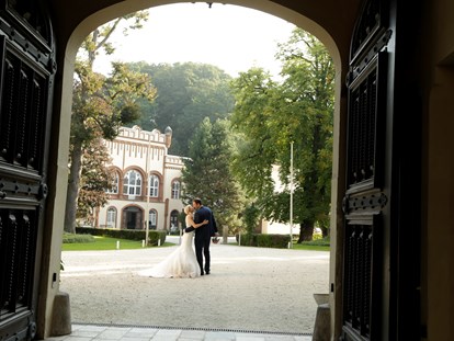 Hochzeit - Parkplatz: kostenlos - Traumhochzeit auf Schloss Wolfsberg - Schloss Wolfsberg