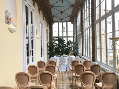 Hochzeit - Art der Location: im Freien - Standesamtliche Trauung auf Schloss Wolfsberg in Kärnten
im Wintergarten  - Schloss Wolfsberg