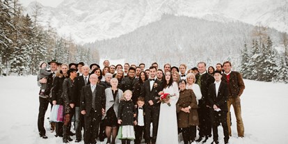 Hochzeit - Geeignet für: Geburtstagsfeier - Zugspitze - Die verschneite Landschaft bietet eine tolle Kulisse für unvergessliche Hochzeitsfotos. - Gamsalm Ehrwald 