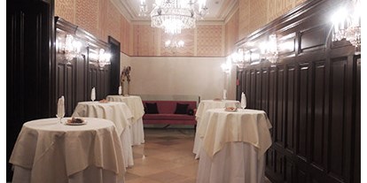 Hochzeit - Art der Location: Eventlocation - Wien-Stadt Innere Stadt - Ein Blick auf das Foyer der K. u. K. Hofzuckerbäckerei Demel, 1010 Wien. - K. u. K. Hofzuckerbäcker Demel