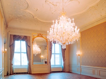 Hochzeit - nächstes Hotel - Herrensalon für exklusive Trauungszermonien - Palais Daun-Kinsky