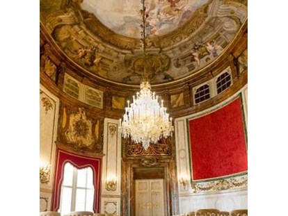 Hochzeit - Art der Location: Schloss - Ovaler Festsaal Trauung - Palais Daun-Kinsky