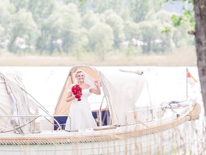Hochzeit - Umgebung: mit Seeblick - Ankunft der Braut auf der Insel im Faakersee - Inselhotel Faakersee - Inselhotel Faakersee