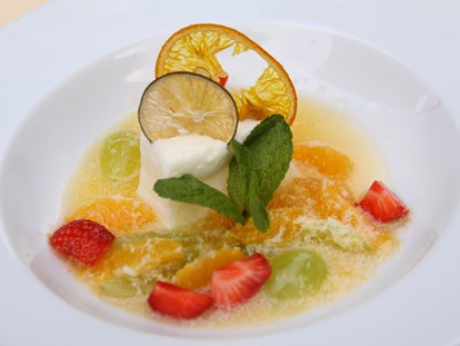 Hochzeit - nächstes Hotel - Leichter Sommer-Genuss - fruchtig-süße Dessertkreation - Inselhotel Faakersee - Inselhotel Faakersee