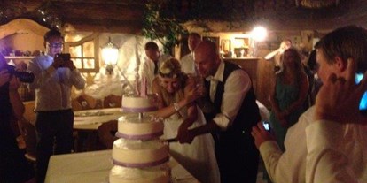 Hochzeit - Art der Location: Bauernhof/Landhaus - Salzburg - Heiraten auf der Unterhofalm in Filzmoos. Jetzt kommt die Torte dran - Unterhofalm