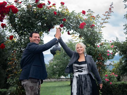 Hochzeit - Umgebung: im Park - 2020, yesss, we said YES. - Schloss Greifenburg