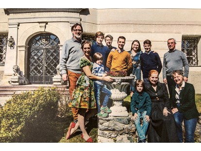 Hochzeit - Art der Location: Schloss - 2018 Das sind WIR. 
Familie und Team. 
Wir kümmern uns gerne persönlich und mit Herz um Ihre Hochzeit ♥️ - Schloss Greifenburg