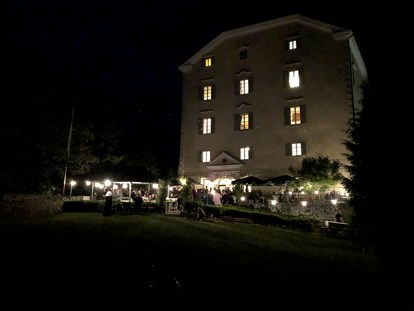 Hochzeit - Umgebung: im Park - Schloss Greifenburg bei Nacht - Schloss Greifenburg
