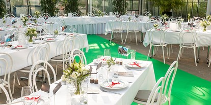 Hochzeit - Umgebung: im Park - Wien-Stadt Innere Stadt - Eventglashaus 2 - der perfekte Ort für eine ruhige Tafel - Eventglashaus - Praskac Das Pflanzenland