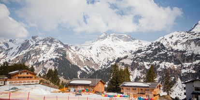 Hochzeit - Umgebung: in den Bergen - Alpenregion Bludenz - Ausblick aus der Bibliothek - Hotel Sonnenburg