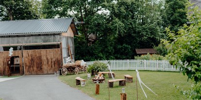 Hochzeit - Trauung im Freien - Eibiswald - Idylisch fügt sich der Hochzeitsstadl Herkhof in die Landschaft ein und lädt zu einer Hochzeitsfeier. - Herkhof