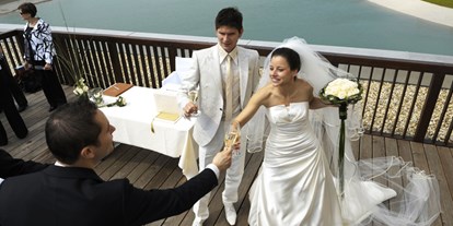 Hochzeit - Preisniveau: moderat - Jois - Standesamtliche Trauung am Observation Deck - ST. MARTINS Therme & Lodge