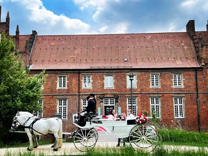 Hochzeit - Trauung im Freien - Schlossgastronomie Herten