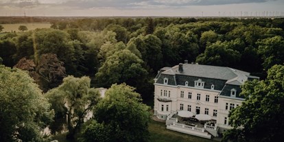 Hochzeit - Umgebung: mit Seeblick - Luftbild Terrasse - Eventschloss Schönfeld