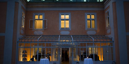 Hochzeit - Art der Location: Schloss - Wels (Wels) - Das Bergschlößl Linz bei Nacht.
Foto (c) sandragehmair.com - Bergschlößl